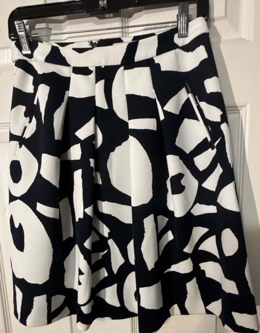 LOFT Black and White Abstract Print Pleated A-Line Skirt Size 0